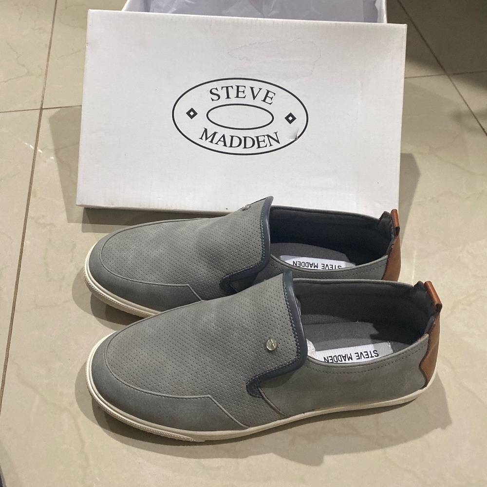Steve Madden boys slip on sneakers size 6